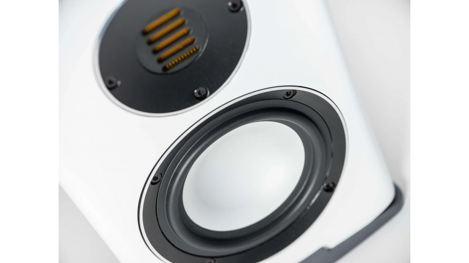 Elac 5.25